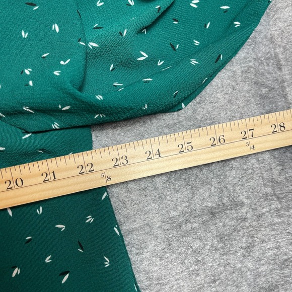 Jaretchung Blouse Top Womens Size 1X Green Geo Print Long Roll Tab Sleeve V Neck - Picture 8 of 9
